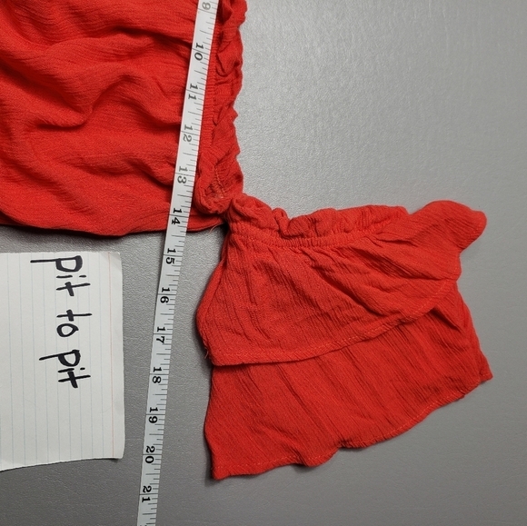 3/$15 Windsor dark orange cold shoulder ruffled crop top women's size large - Picture 3 of 8